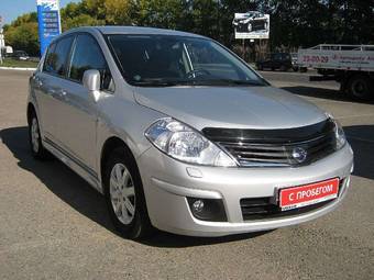 2010 Nissan Tiida Images