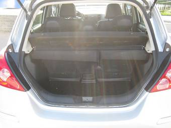 2010 Nissan Tiida Pictures