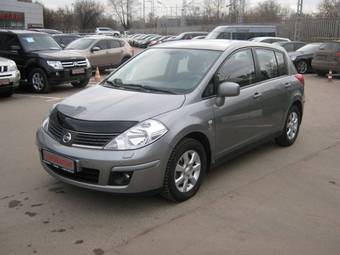 2010 Nissan Tiida Photos