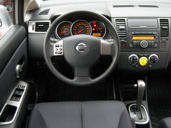 2010 Nissan Tiida Wallpapers