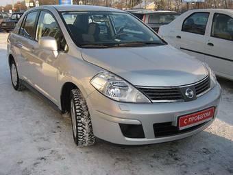 2010 Nissan Tiida Photos