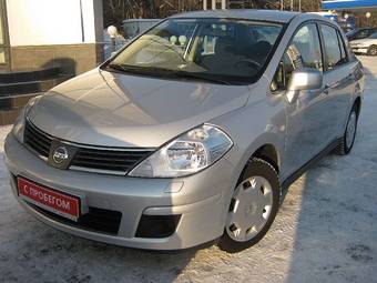 2010 Nissan Tiida Pictures