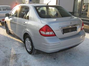 2010 Nissan Tiida Photos
