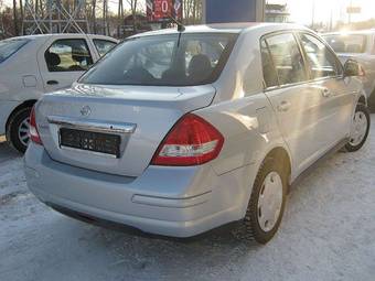 2010 Nissan Tiida Wallpapers
