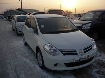 2010 Nissan Tiida Pictures