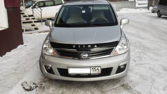 2010 Nissan Tiida Photos