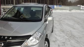 2010 Nissan Tiida Pictures