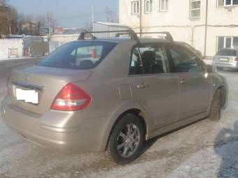 2010 Nissan Tiida Pictures
