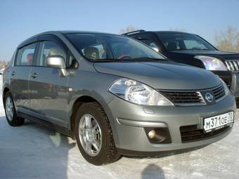 2010 Nissan Tiida Photos