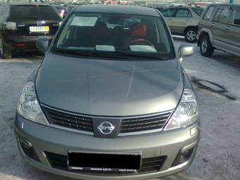 2010 Nissan Tiida Pictures