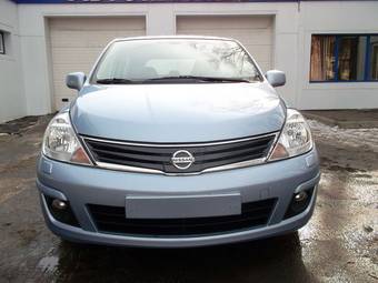 2010 Nissan Tiida Photos