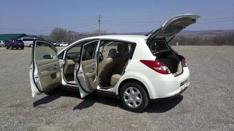 2010 Nissan Tiida Photos