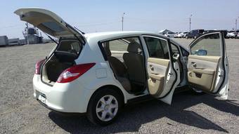 2010 Nissan Tiida Photos