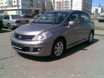 2010 Nissan Tiida Photos