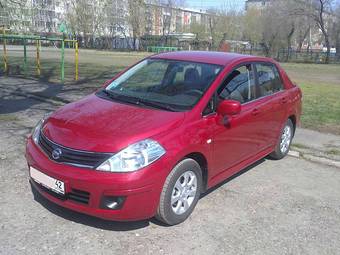 2010 Nissan Tiida Photos