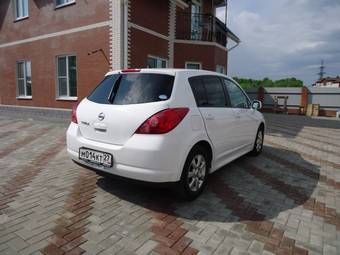 2010 Nissan Tiida Photos