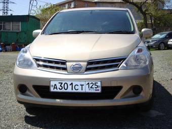 2010 Nissan Tiida Pictures