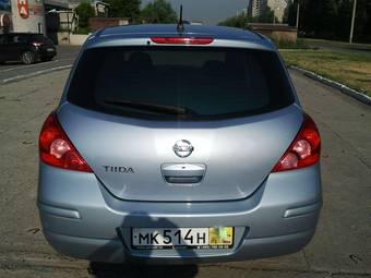 2010 Nissan Tiida Photos