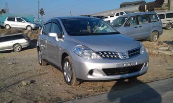 2011 Nissan Tiida Photos
