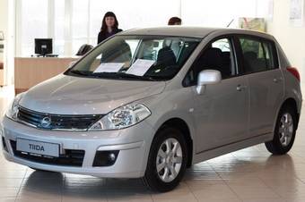 2011 Nissan Tiida Pictures