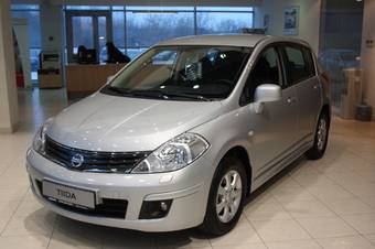 2011 Nissan Tiida Photos