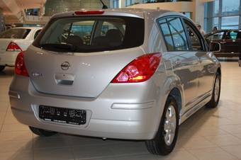 2011 Nissan Tiida Photos