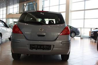 2011 Nissan Tiida Photos