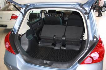 2011 Nissan Tiida Photos