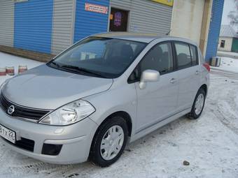 2011 Nissan Tiida Photos