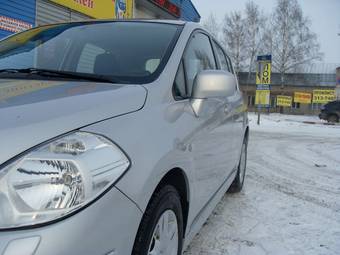 2011 Nissan Tiida Images