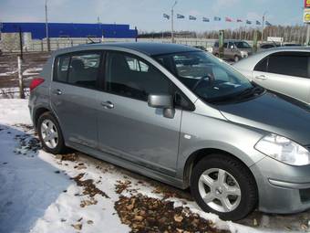 2011 Nissan Tiida Photos