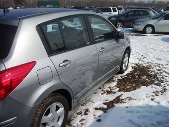 2011 Nissan Tiida Pictures