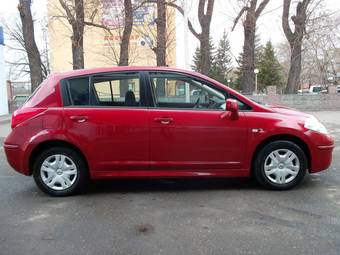 2011 Nissan Tiida Photos