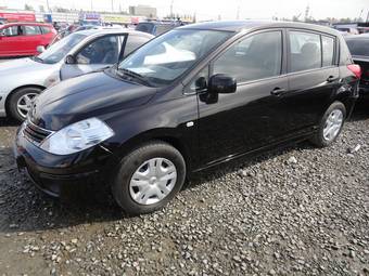 2011 Nissan Tiida Photos