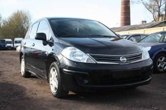 2011 Nissan Tiida Photos