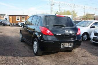 2011 Nissan Tiida Pictures