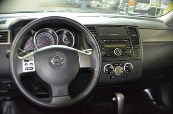 2011 Nissan Tiida Wallpapers