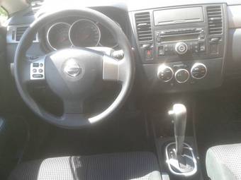 2011 Nissan Tiida Wallpapers