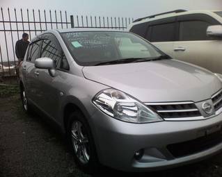 2011 Nissan Tiida Photos