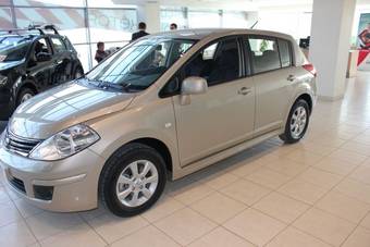 2012 Nissan Tiida Pictures