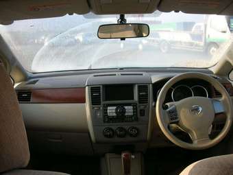 2004 Nissan Tiida Latio Pictures