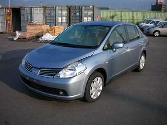 2004 Nissan Tiida Latio Photos