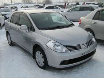 2004 Nissan Tiida Latio Images