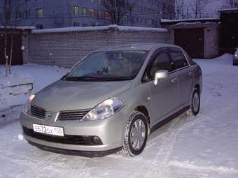 2004 Nissan Tiida Latio Photos