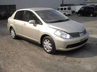 2004 Nissan Tiida Latio Pictures