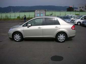 2004 Nissan Tiida Latio Photos