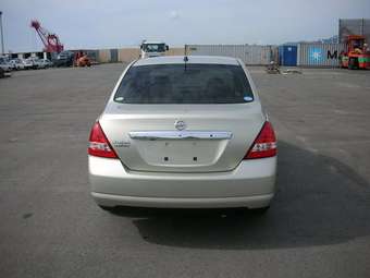 2004 Nissan Tiida Latio Images