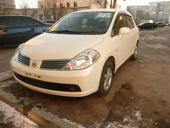 2004 Nissan Tiida Latio Photos