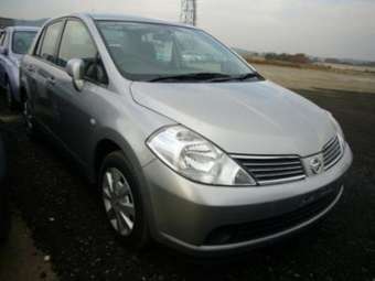 2004 Nissan Tiida Latio Photos