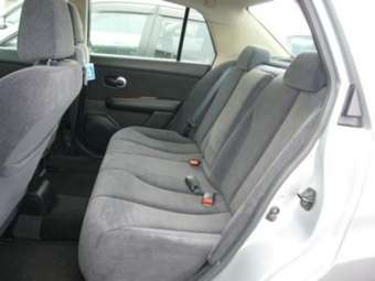 2004 Nissan Tiida Latio Photos